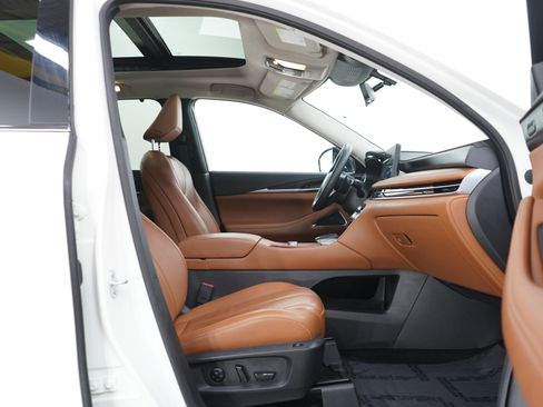 Used 2024 INFINITI QX60 Sensory image 10