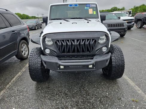 Used 2018 Jeep Wrangler Unlimited Sport w/ Connectivity Group AWD/4WD image 2