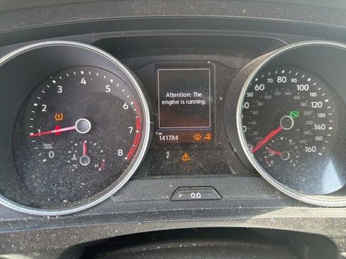 Used 2018 Volkswagen Tiguan SE w/ Panoramic Sunroof Package image 3