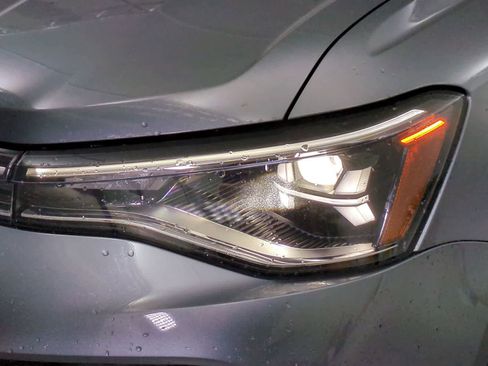 New 2025 Volkswagen Taos SEL image 10