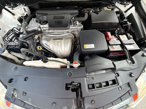 Used 2016 Toyota Camry SE w/ Moonroof Package FWD image 18