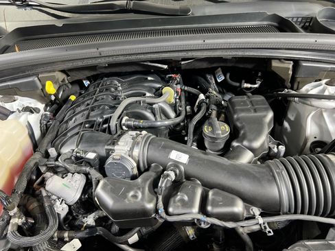 Used 2023 Jeep Grand Cherokee L Laredo image 30