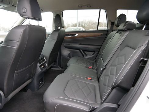 Used 2025 Volkswagen Atlas SE image 12