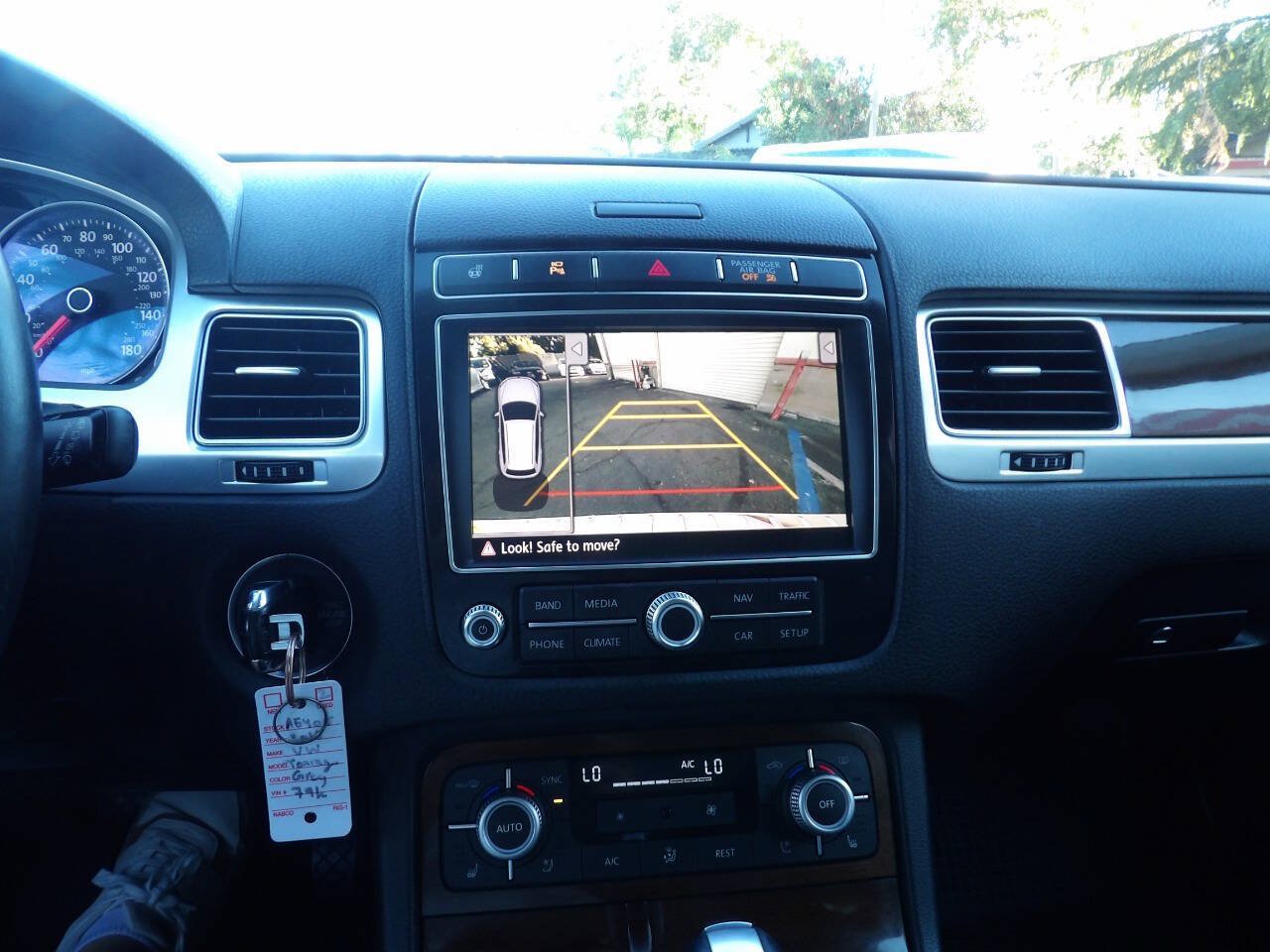 Used 2016 Volkswagen Touareg VR6 AWD/4WD image 8