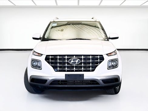Used 2022 Hyundai Venue SEL image 2