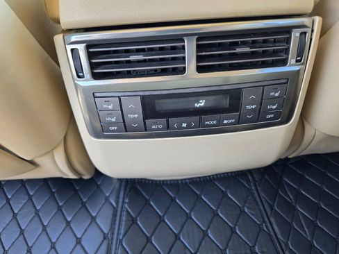 Used 2011 Lexus LX 570 4WD image 26