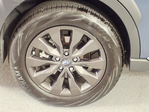 Used 2025 Subaru Outback Onyx Edition image 3