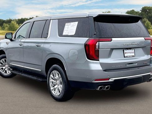 Used 2025 GMC Yukon XL Denali AWD/4WD image 11
