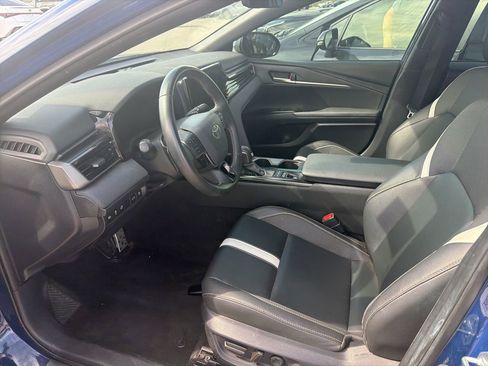 Used 2025 Toyota Camry SE w/ Convenience Package image 11