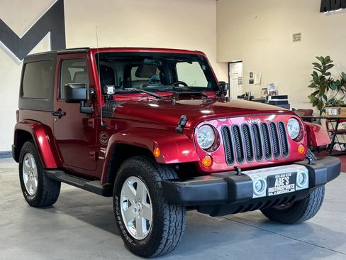 Used 2011 Jeep Wrangler Sahara w/ Connectivity Group AWD/4WD image 2