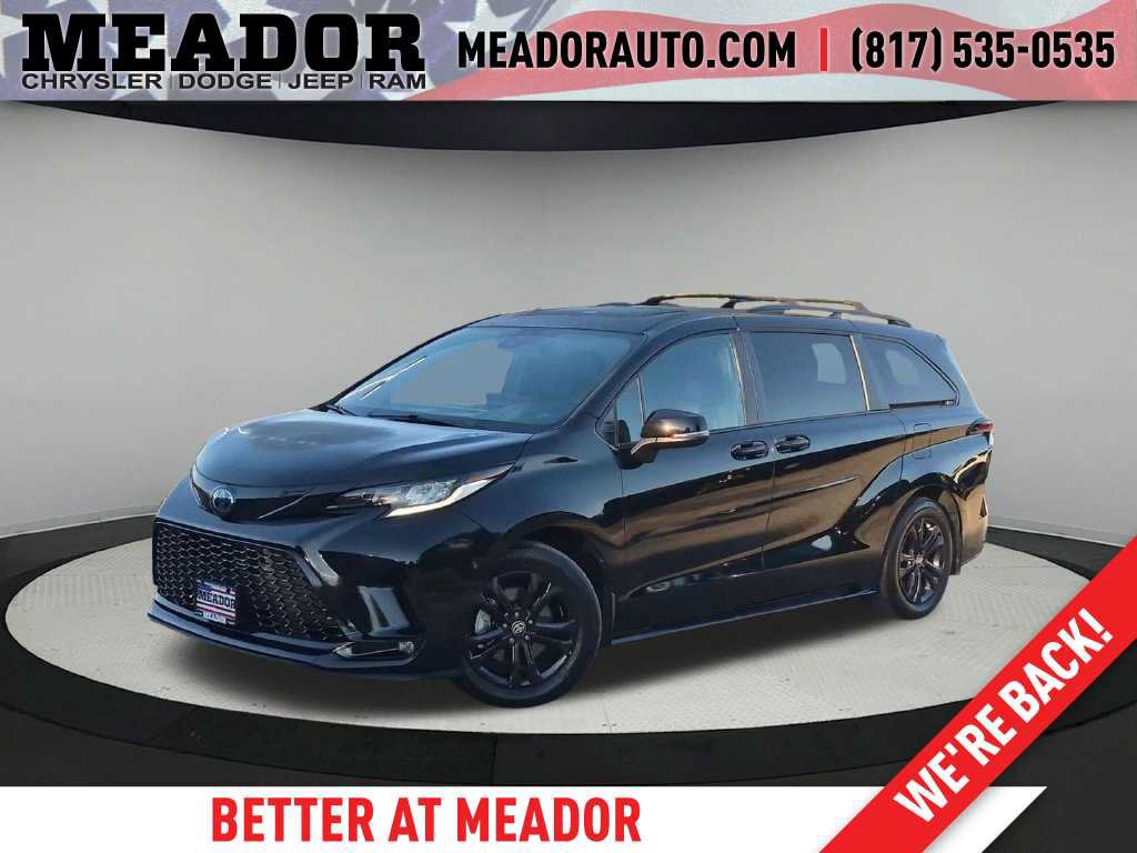 Used 2025 Toyota Sienna XSE w/ XSE Premium Package AWD/4WD image 1