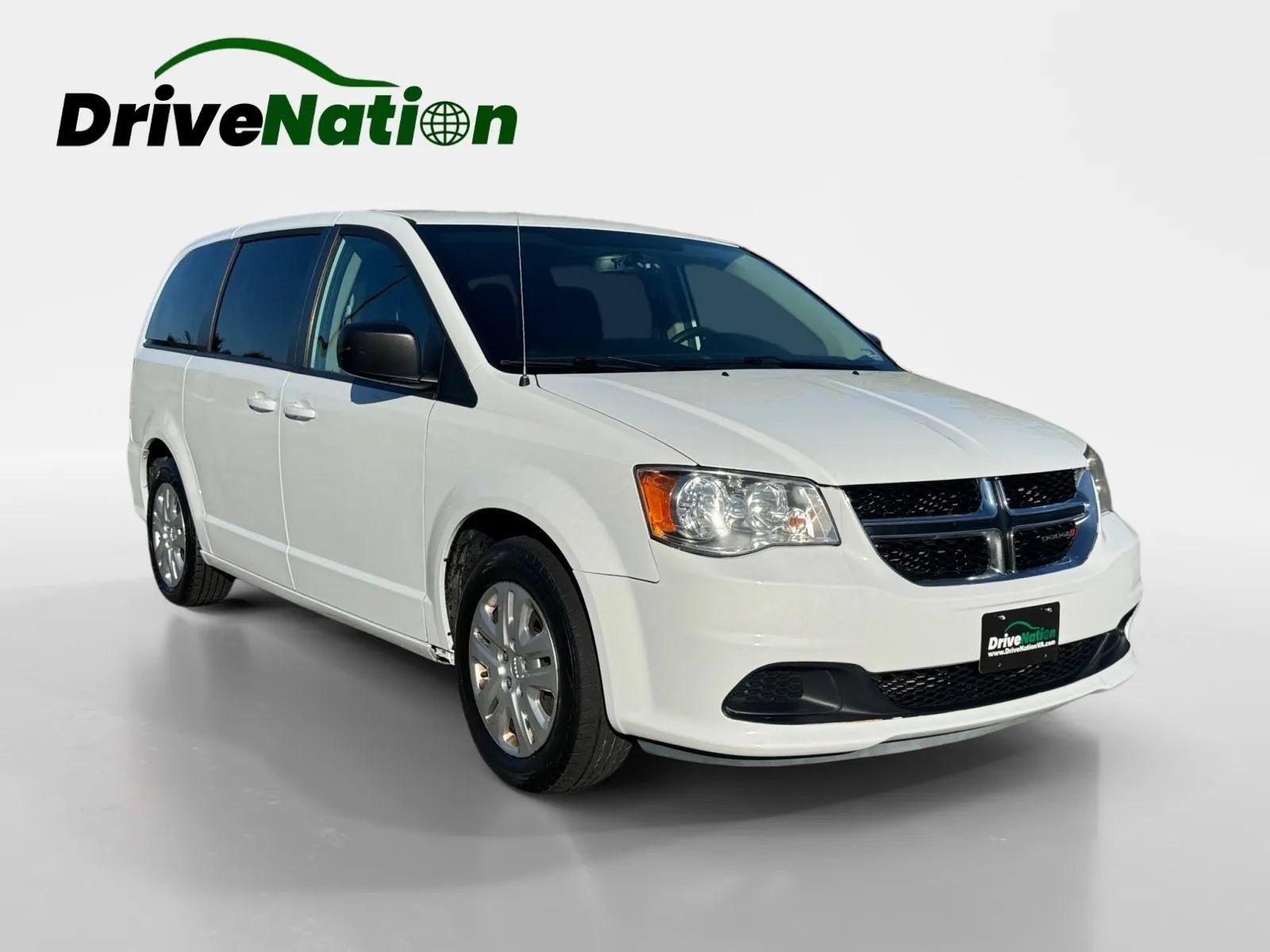 Used 2018 Dodge Grand Caravan SE w/ UConnect Hands-Free Group FWD image 3