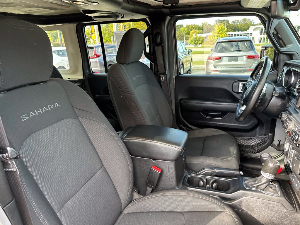 Used 2022 Jeep Wrangler Unlimited Sahara w/ LED Lighting Group AWD/4WD image 19