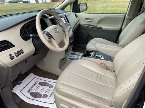 Used 2014 Toyota Sienna XLE image 9