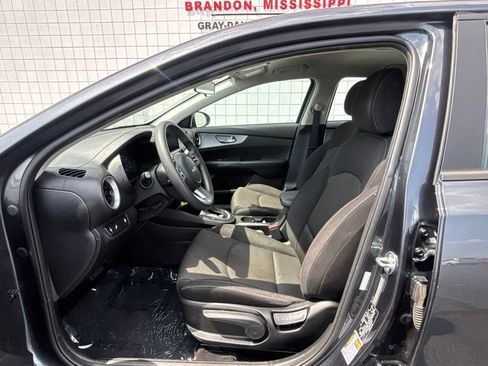 Used 2023 Kia Forte LXS w/ LXS Technology Package FWD image 4