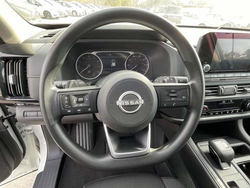 Used 2024 Nissan Pathfinder S image 19