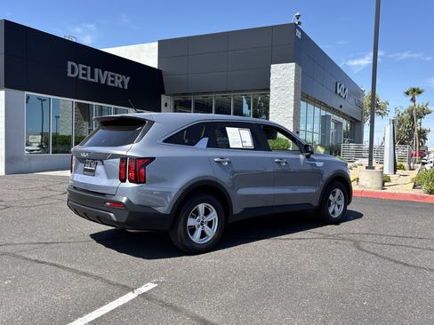 Certified 2023 Kia Sorento LX FWD image 3