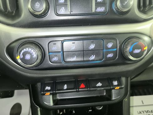 Used 2020 Chevrolet Colorado LT w/ Safety Package image 12