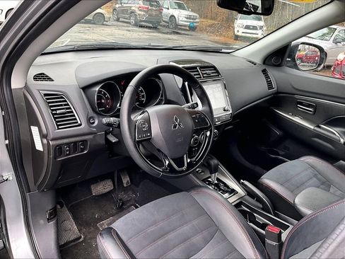 Used 2025 Mitsubishi Outlander Sport SE image 8