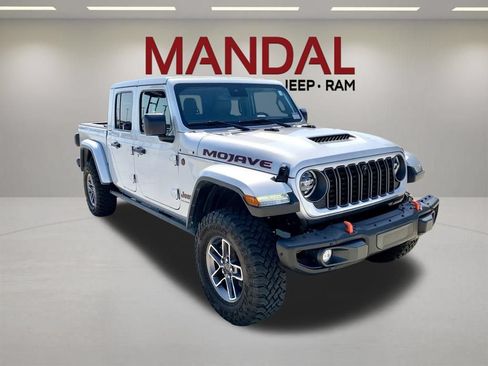 Used 2024 Jeep Gladiator Mojave AWD/4WD image 3