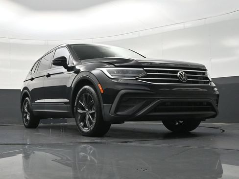 Used 2022 Volkswagen Tiguan SE w/ Panoramic Sunroof Package AWD/4WD image 28