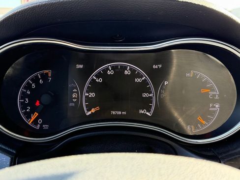 Used 2018 Jeep Grand Cherokee Laredo image 16