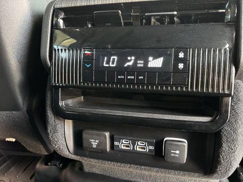 Used 2022 Jeep Wagoneer Series II image 45