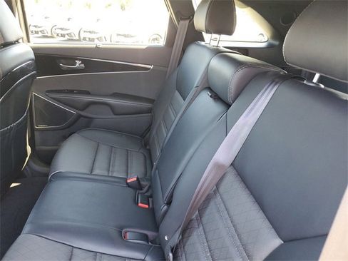Used 2019 Kia Sorento SX image 13