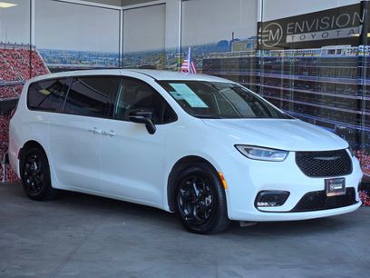 Used 2024 Chrysler Pacifica Limited