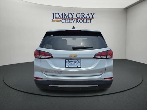 Used 2022 Chevrolet Equinox LT w/ Driver Convenience Package FWD image 4