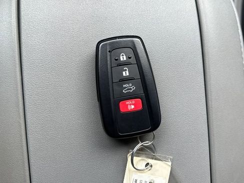 Used 2021 Toyota Highlander LE image 34