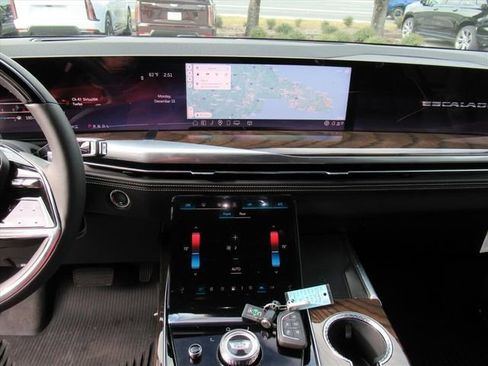Certified 2026 Cadillac Escalade Platinum Sport w/ LPO, ONYX Package AWD/4WD image 21