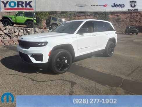 Used 2023 Jeep Grand Cherokee Limited w/ Luxury Tech Group II AWD/4WD image 1
