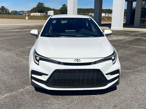 Used 2023 Toyota Corolla SE image 3