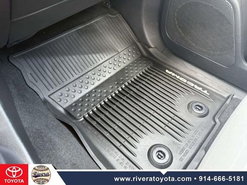 Used 2018 Toyota Tacoma SR5 AWD/4WD image 20