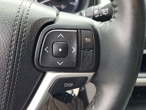 Used 2016 Toyota Highlander Plus FWD image 12