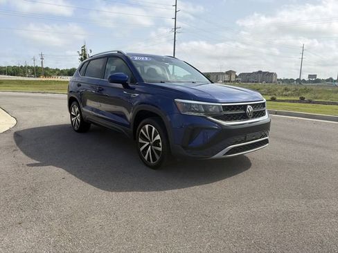 Used 2023 Volkswagen Taos SE FWD image 7