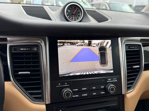 Used 2018 Porsche Macan AWD/4WD image 29