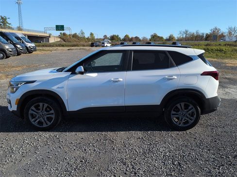 Used 2023 Kia Seltos S w/ Navigation Package image 6