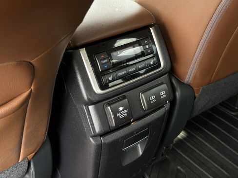 Used 2022 Subaru Ascent Touring AWD/4WD image 15