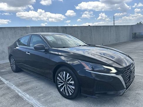 Used 2024 Nissan Altima 2.5 SV FWD image 29