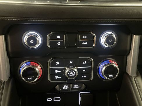 Used 2021 GMC Yukon SLE AWD/4WD image 11