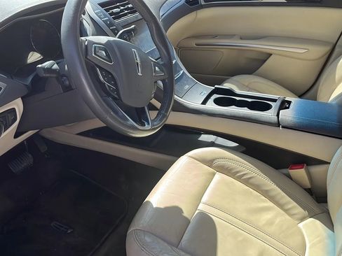 Used 2014 Lincoln MKZ image 3