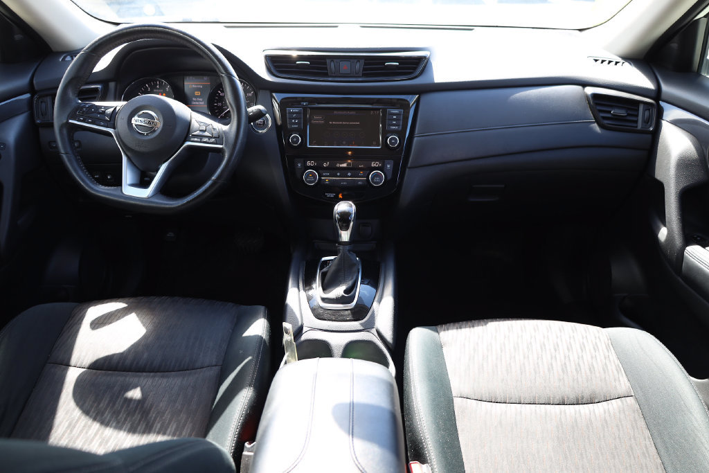 Used 2018 Nissan Rogue SV FWD image 18