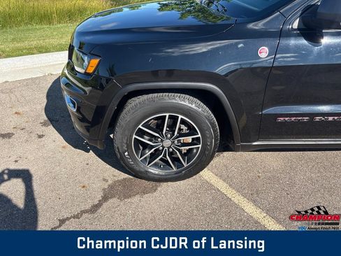 Used 2018 Jeep Grand Cherokee Trailhawk AWD/4WD image 34
