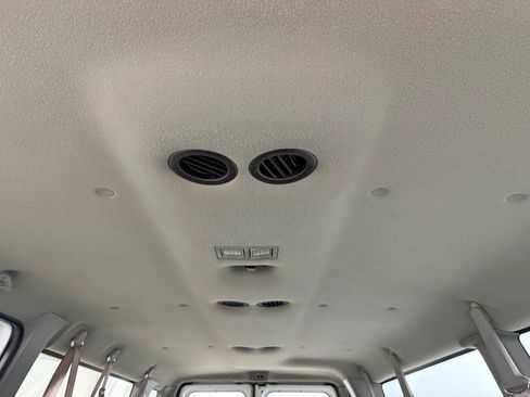 Used 2001 Ford E-350 and Econoline 350 XLT image 49