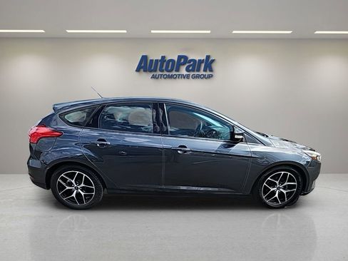 Certified 2018 Ford Focus SEL FWD image 9