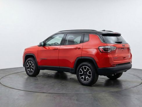 Used 2025 Jeep Compass Trailhawk image 6