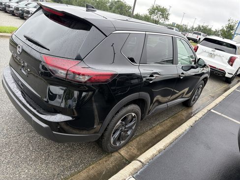 Used 2025 Nissan Rogue SV FWD image 10
