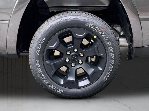 New 2026 RAM 1500 4x4 Crew Cab image 33